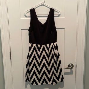 41 Hawthorn, medium, black and white